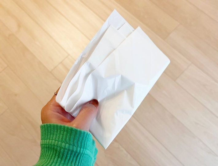 白い袋で中身が見えないようになっている