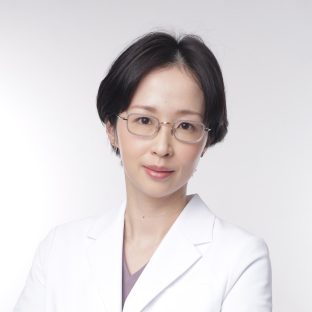 小山　麻衣先生