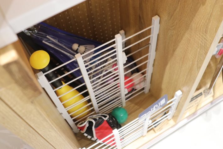 縦に突っ張ることで仕切りとして使用