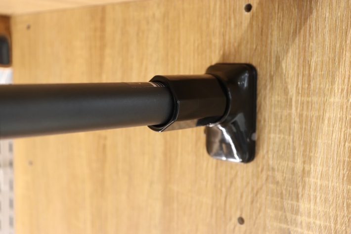 ジャッキ式のつっぱり棒