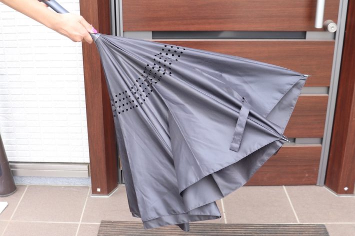 3COINSの逆開き傘（税込1100円）