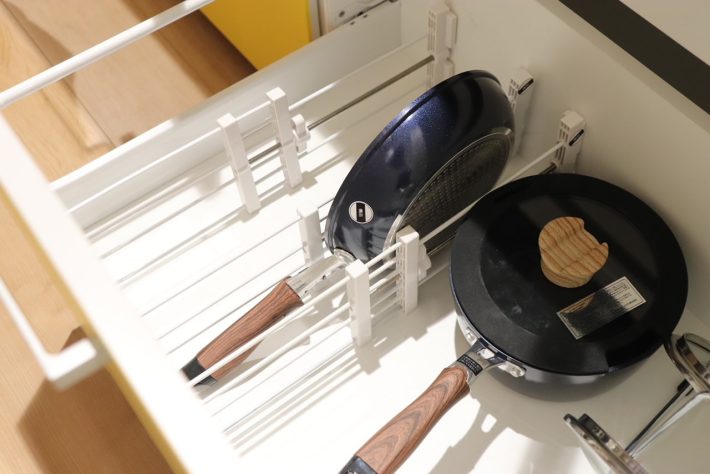 引き出し収納にもつっぱり棒が活躍