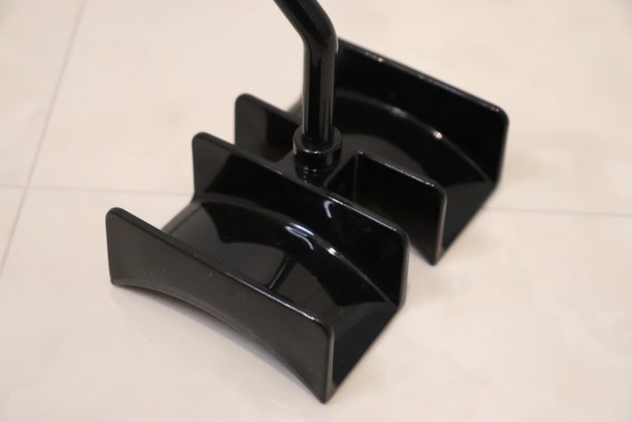 持ち手と接する面は、ゆるやかなカーブになっている