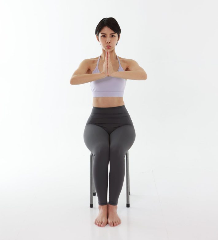 「1日1分！座ったままでOK！ズルい腹筋」より