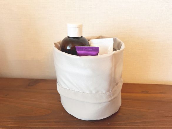 巾着部分を外側に折り返すと中身が見える