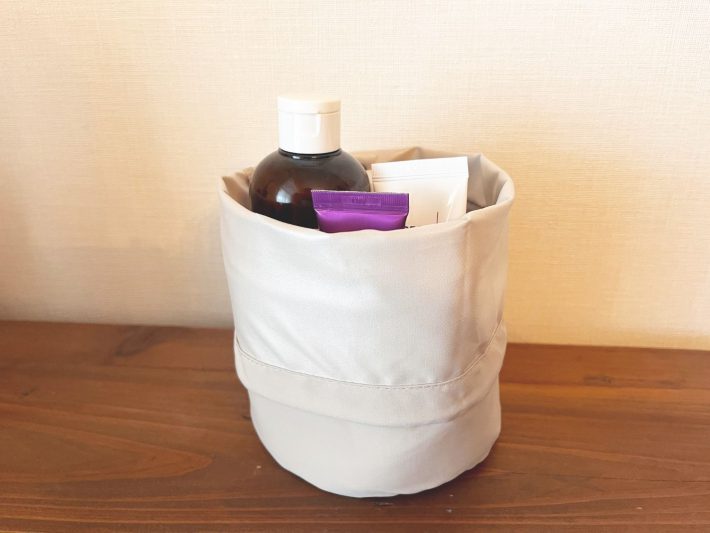 巾着部分を外側に折り返すと中身が見える