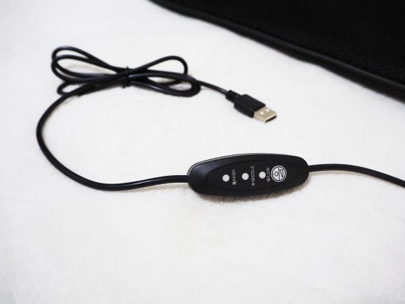 3coins_blowingcushion_230614