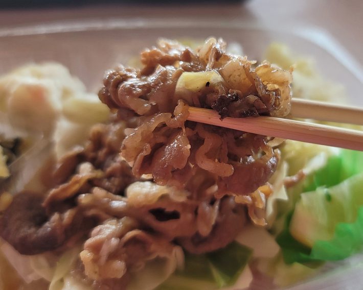 牛肉の食べ応えのあるフワフワ食感、コク旨な和風ダレ、そしてレモンの香りがたまりません