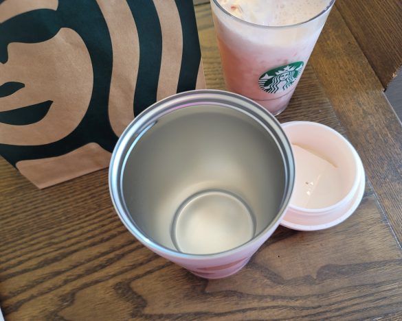 ひとつめは、真空二重構造であること