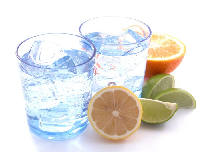 フルーツとミネラルウォーター