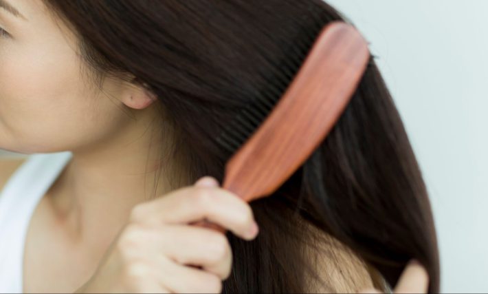 髪の毛ブラッシング