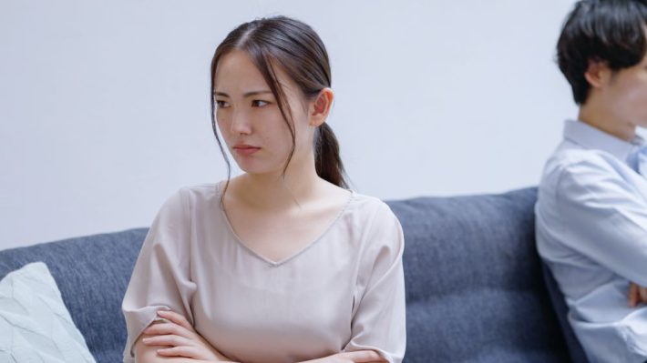 女性が怒っている様子