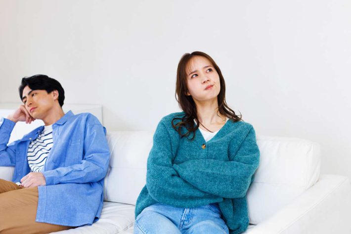 不満を持つ女性