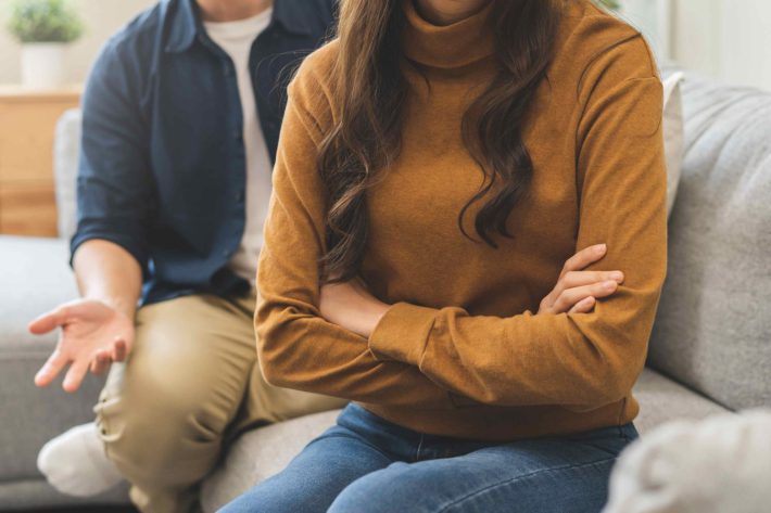 喧嘩している夫婦