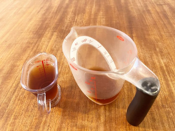 普通サイズの計量カップより目盛りを確認しやすい