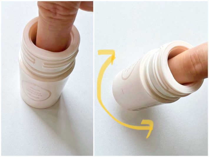 指を入れてくるくると容器を回す