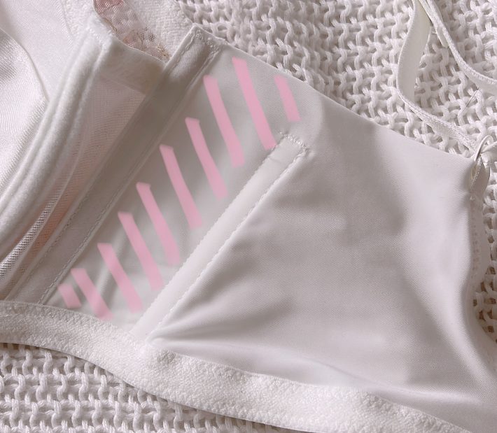 ハグするブラ２