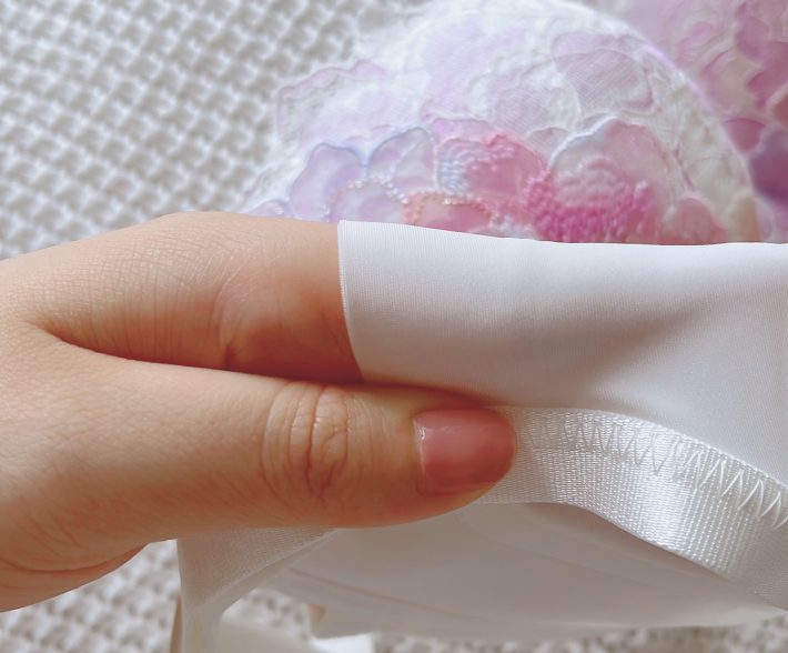 ハグするブラ３