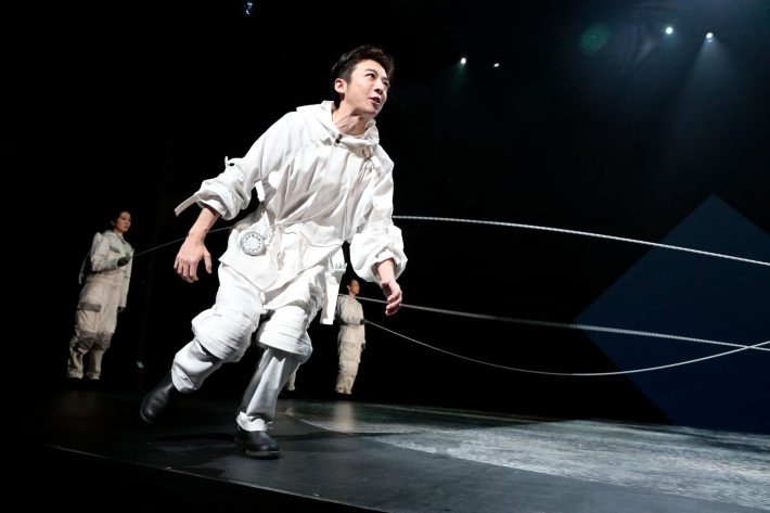 NODA・MAP第26回公演『兎、波を走る』（撮影：篠山紀信）