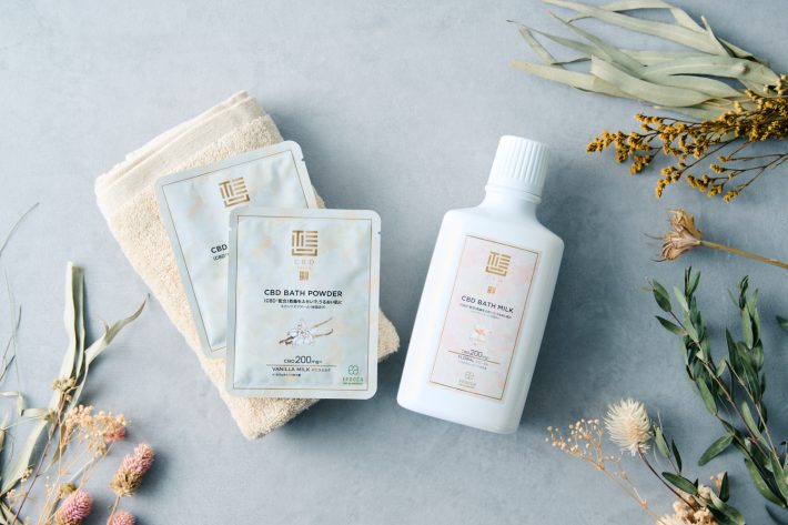 左から、「想」Light　CBD BATH POWDER、CBD BATH MILK