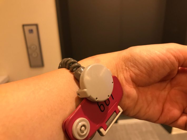 カプセルホテル・リストバンド