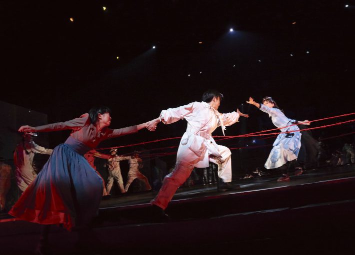 NODA・MAP第26回公演『兎、波を走る』（撮影：篠山紀信）