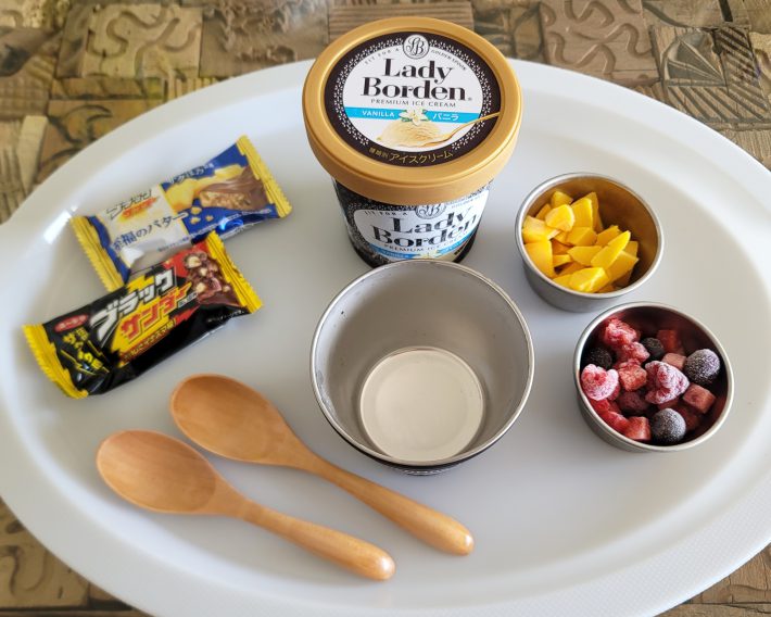 用意するのは真空断熱構造のステンレスカップとスプーン