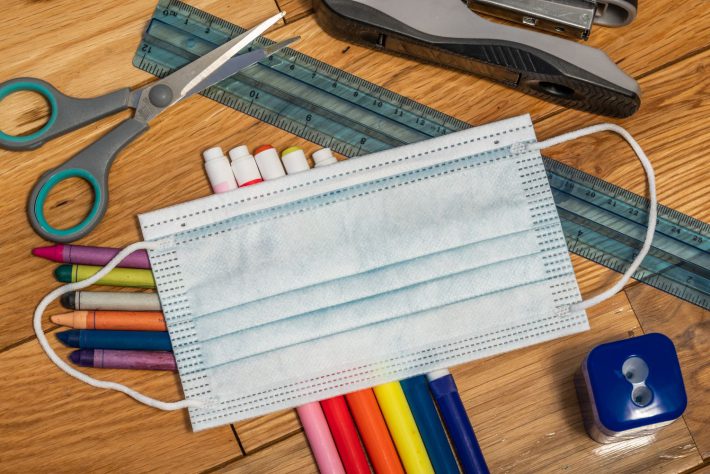 小学校とマスク