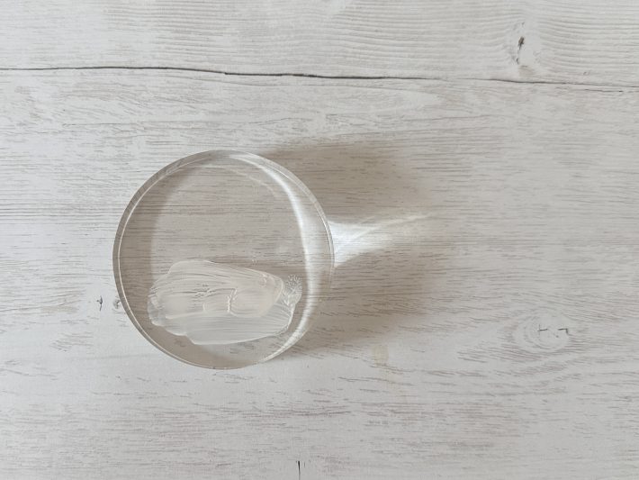 日焼け止めや化粧下地の色とファンデーションの色・質感が合っていない状態