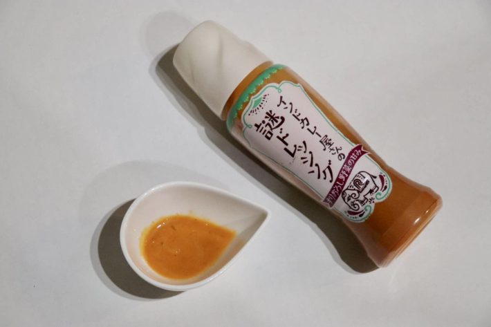 「インドカレー屋さんの謎ドレッシング」（理研ビタミン株式会社）