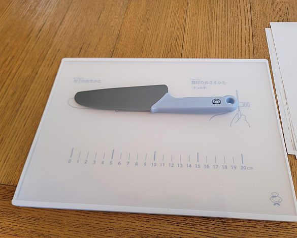 包丁を置く時は、刃先を反対側に向ける