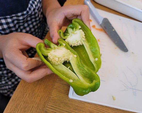 ピーマンの種が上部にまとまっていることを発見