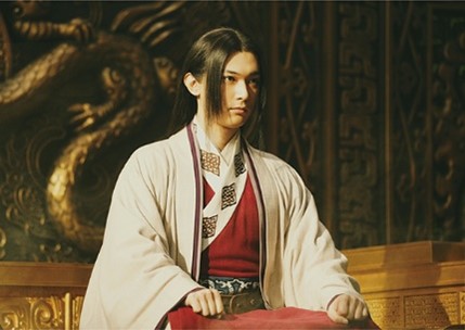 吉沢亮が演じている嬴政（えいせい）