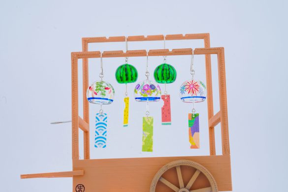 「小さな風鈴ピアス・改」「かじられちゃったスイカの風鈴ピアス/イヤリング」