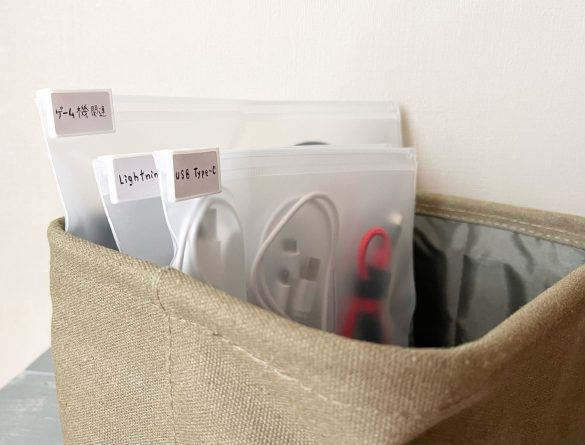 複数のポーチを立てて収納