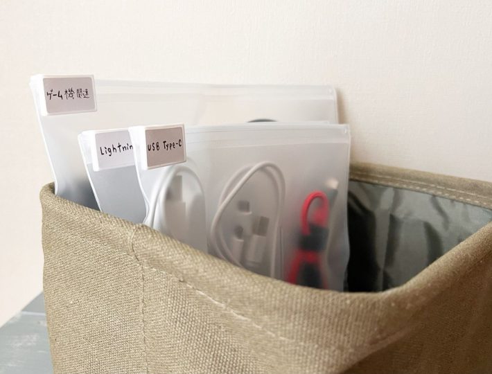 複数のポーチを立てて収納