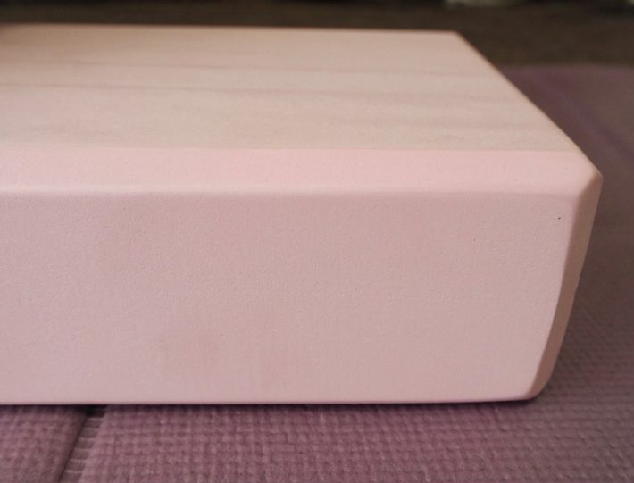 ダイソー220円の「ヨガブロック」