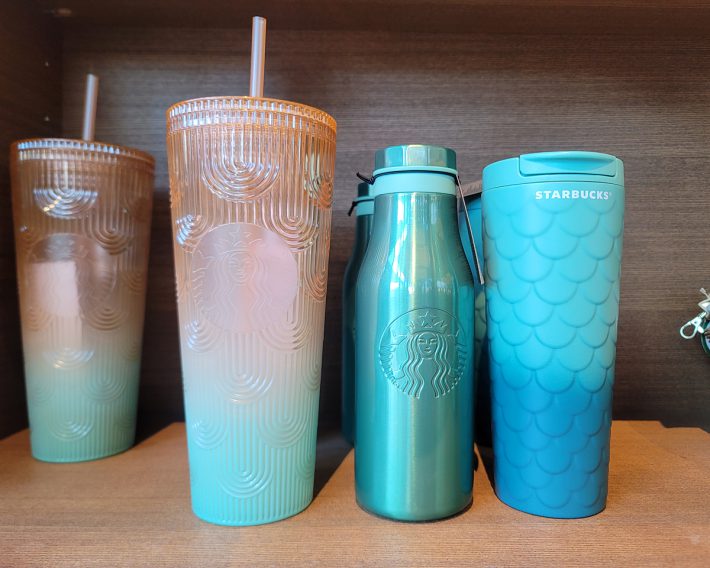 アニバーサリーコレクションとして登場したボトルとタンブラー