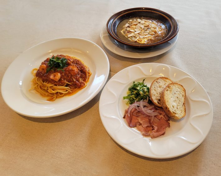 「スパゲッティ 海老のマリナーラシェフのおすすめ 3 品セット」1969 円（税込）