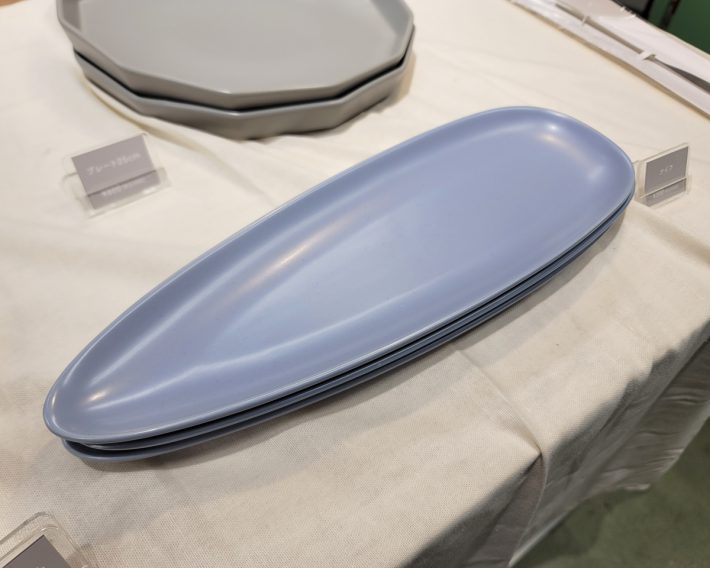 【MANOF】ロングプレート　ブルー　880円（税込）