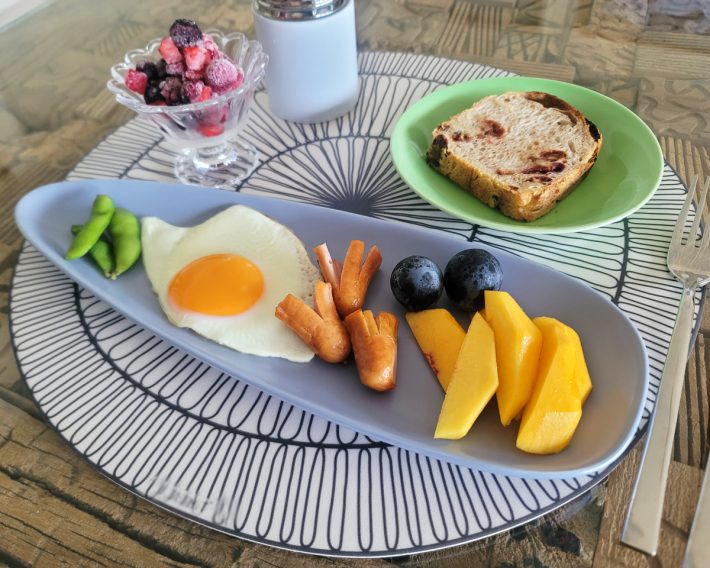 朝ごはんのメインプレートにも便利。いつもと違うカタチに子どもも喜びました