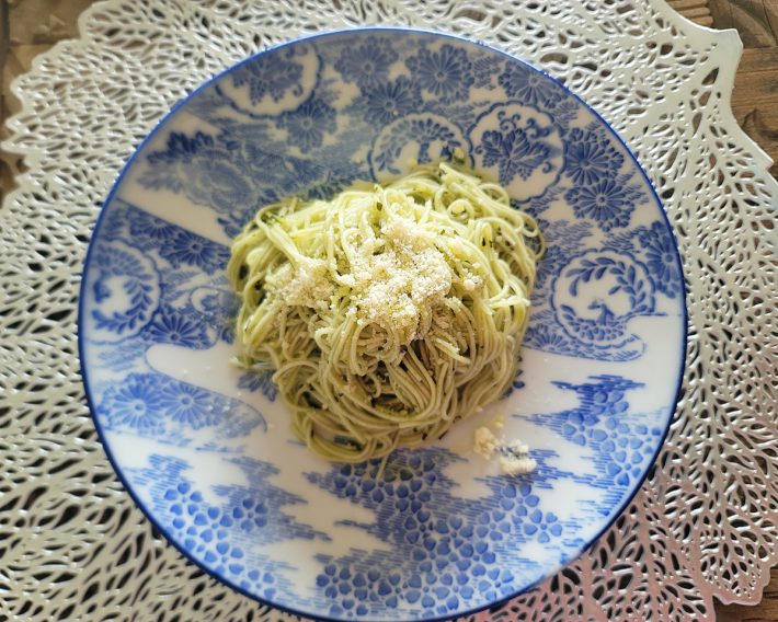 お箸で食べるジェノベーゼそうめん