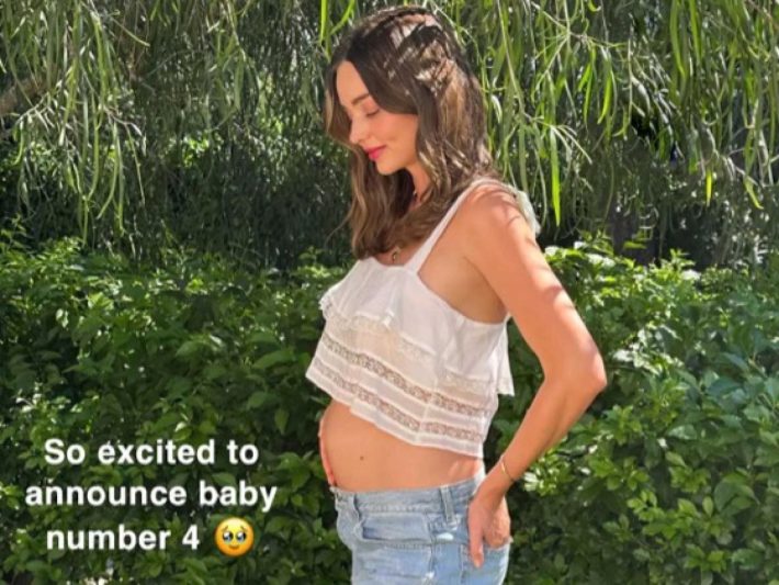 スナップチャットで妊娠発表するミランダ