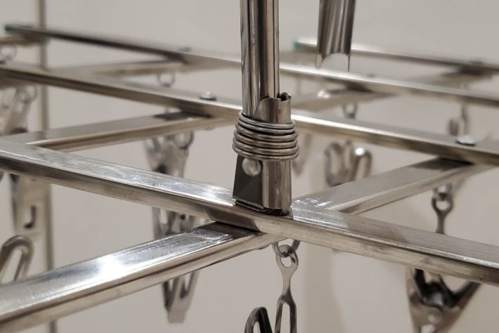 ハンガー部分をたたむこともできる