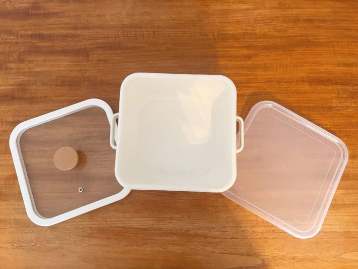 ガラスふた以外に保存用のふたもついている