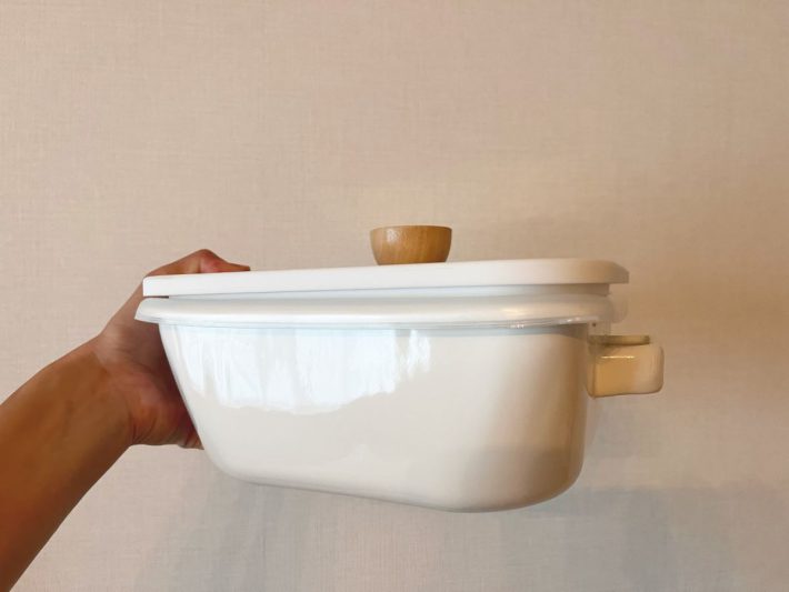 保存用のふたの上にガラスふたを乗せる