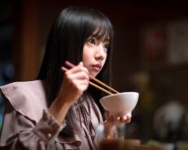 土曜ナイトドラマ『泥濘の食卓』2話より