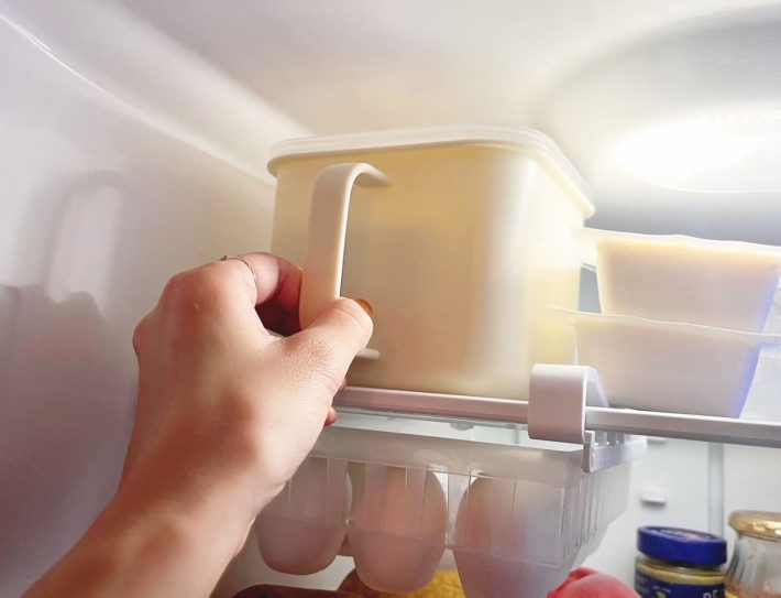 持ち手付きで、片手でもラクに取り出せる