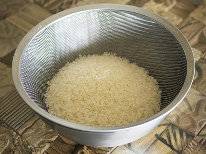 目の細かい金属ザルで研ぐと良さそうですが……