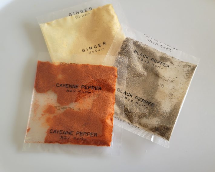 カエンペッパー、ブラックペッパー、ジンジャーの3種を減らせば、辛くないカレーが作れます